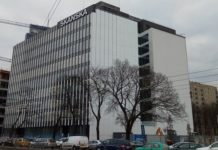 Dwie kancelarie w sprzedaży biurowca z siedzibą firmy, która go zbudowała