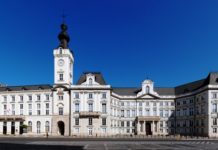 Trzy kancelarie w dwóch transakcjach na jednym biurowcu z pałacową fasadą