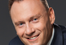 Były wiceminister cyfryzacji światowym współliderem Dentons i z nagrodą ONZ