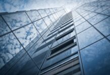 DWF przejęła z Hogan Lovells trójkę prawników od transakcji na nieruchomościach