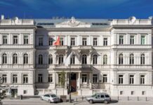 Tercet kancelarii w czeskim przejęciu biuropałacu na królewskim trakcie