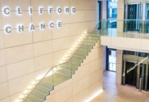 Dwaj ekspartnerzy zostali współpracownikami Clifford Chance, jeden z nich także psychoterapeutą