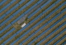 Dwie kancelarie w sprzedaży przez niemieckiego dewelopera solarnego projektów w Polsce