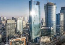 Duet kancelarii w megakredycie banku na biurowieżę, w której wynajął siedzibę